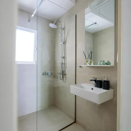 Thiramenous Apartment *