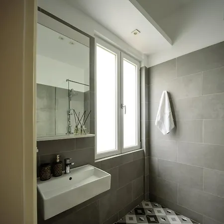 Thiramenous Apartment *